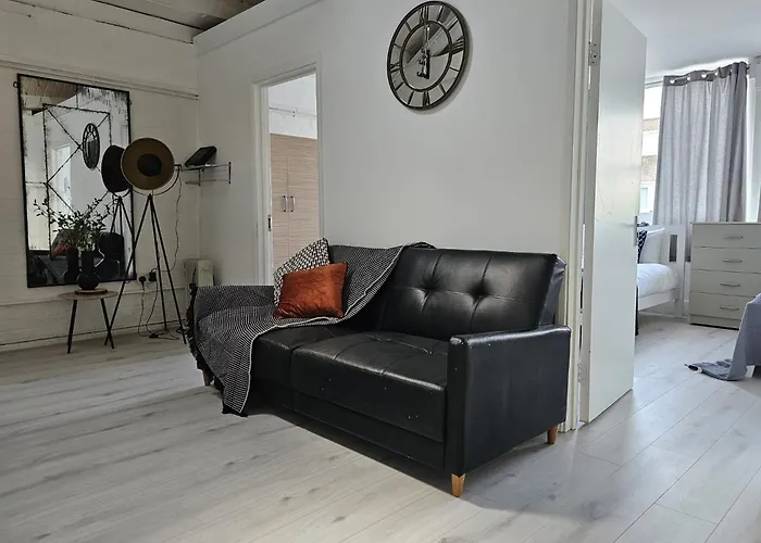 Trendy Apartment In Old Street